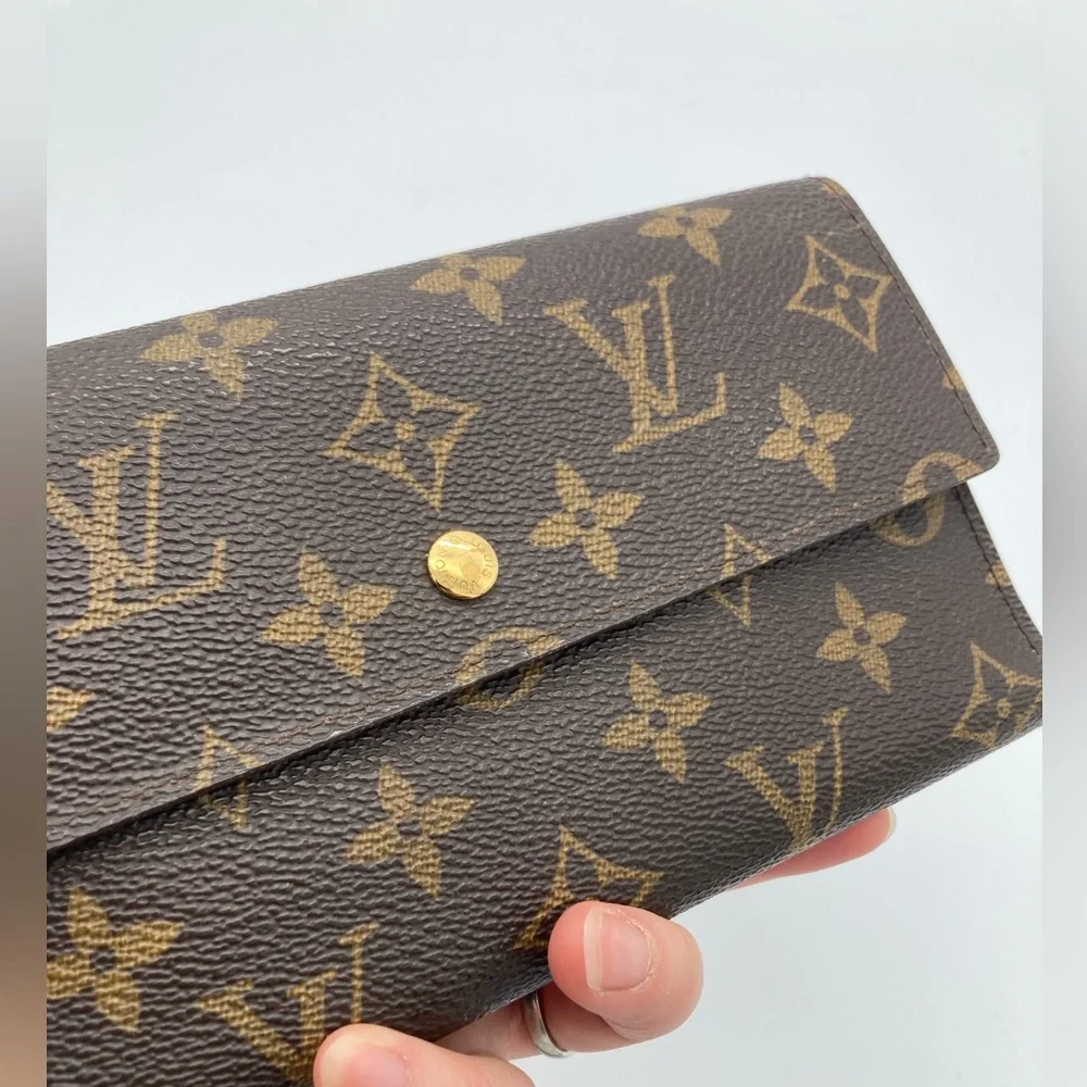 LOUIS VUITTON MONOGRAM INTERNATIONAL WALLET